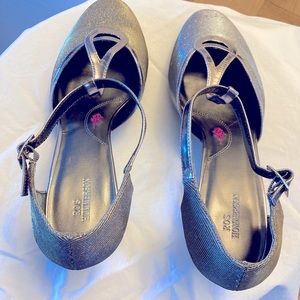 Hard to find !!  Dressy silver shoes in wide !